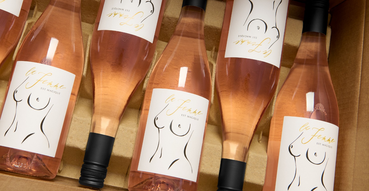 Macro detail of the La Femme est Magique gold-foil label